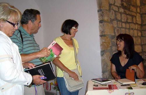 Marisa-firmando-libros